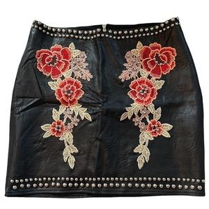 Romeo + Juliet Couture Medium Faux Leather w/Floral & Studded Detailing Skirt